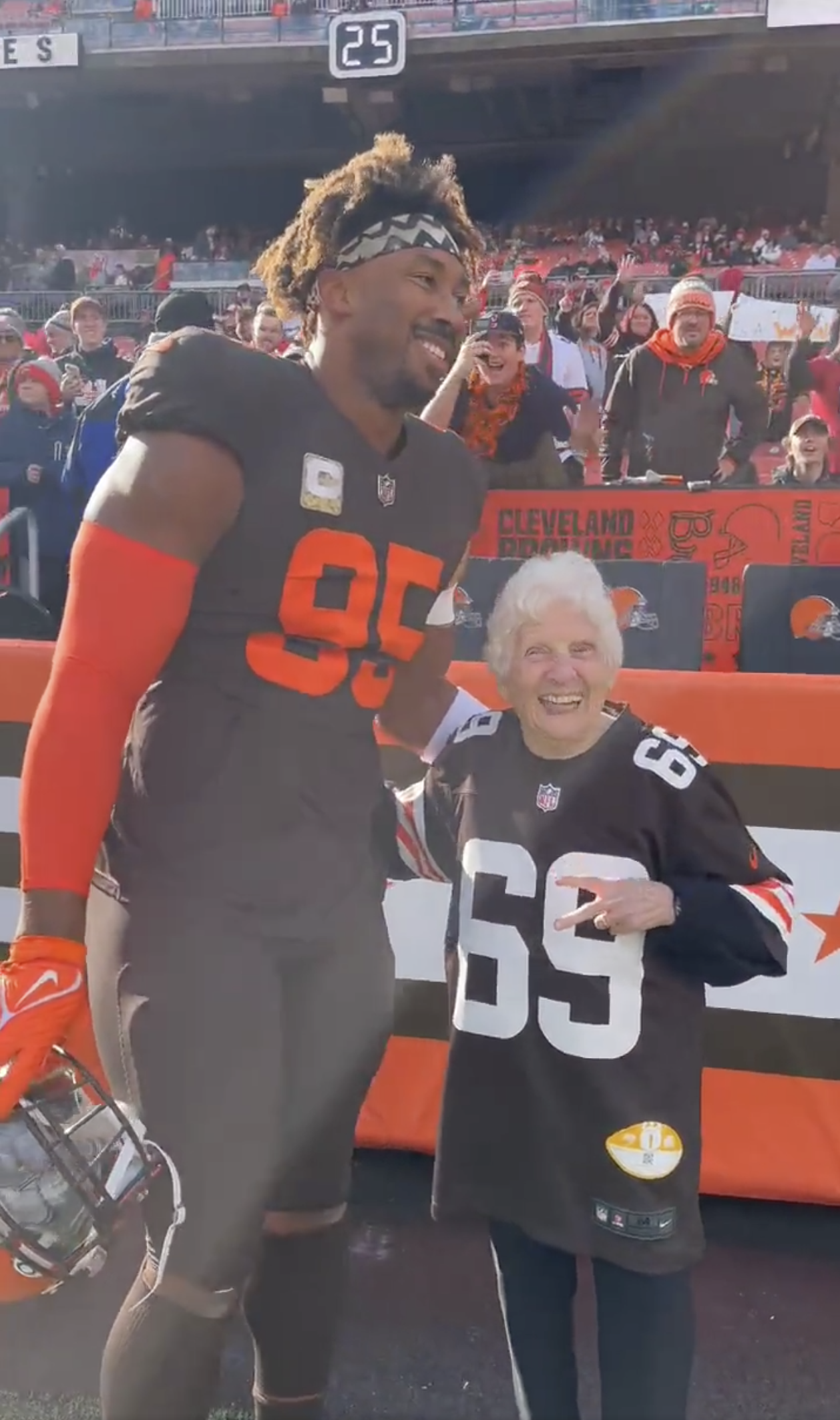 Read more about the article Gangsta Granny x Cleveland Browns